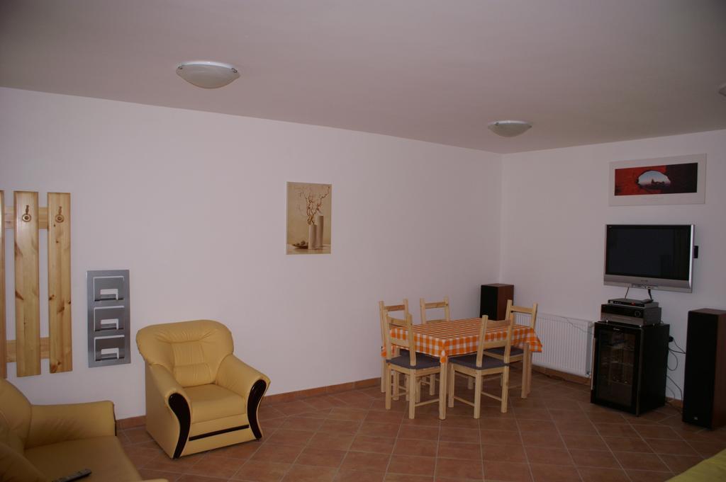 Hotel Oeregtoelgy Panzio Csongrád Camera foto